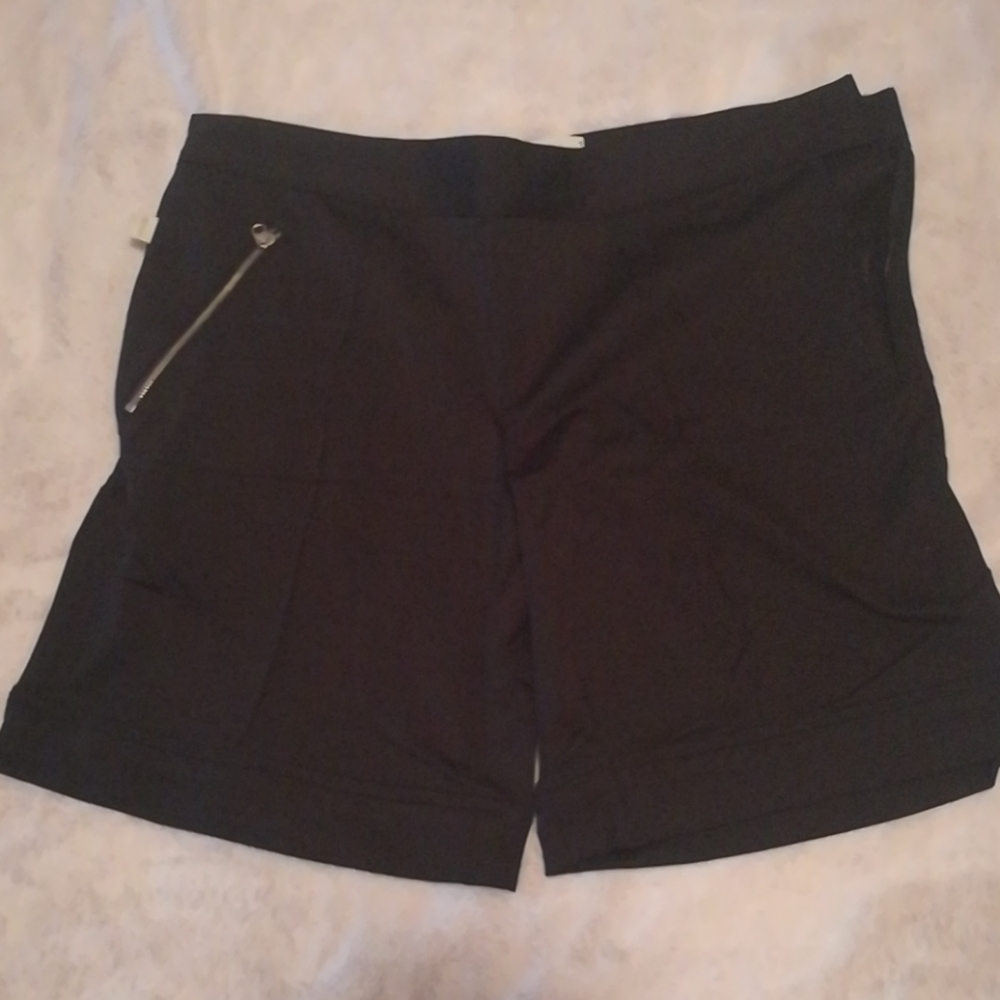 Tracey Ynn black golfing shorts size 6 🌟last week on sale ⏰️